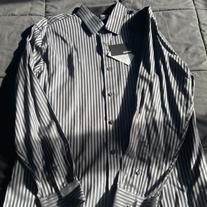 Brand-new dress shirt super classic and Fashion size L with tag